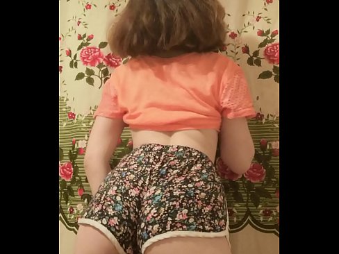 ❤️ Una ghjovana sexy si spoglia i pantaloncini davanti à a camera ️❌ Porno à co.yespornpics-com.ru ❤
