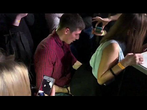 ❤️ Sessu reale in una discoteca russa. Una ragazza russa di 18 anni in l'anu è a vagina scopata in una discoteca ️❌ Porno à co.yespornpics-com.ru ❤
